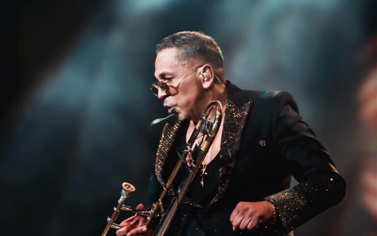 Alberto Barros, el “Gigante de la Salsa”, regresa al Auditorio Nacional en una noche de pura energía