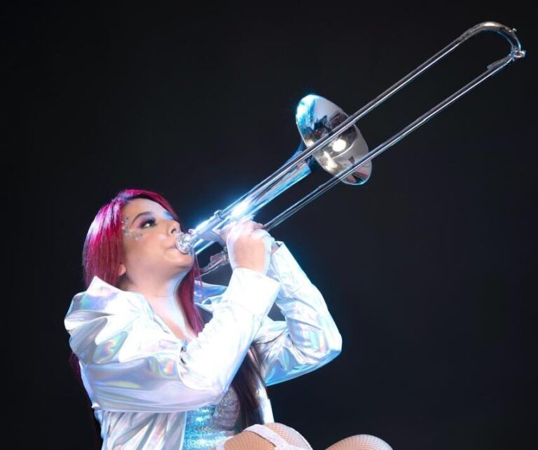 María Balvina irrumpe en la escena musical con su nuevo sencillo “Ámate”, una fusión de salsa y electrónica