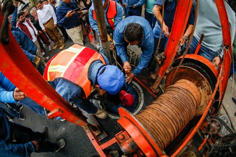 Naucalpan intensifica acciones de desazolve en presa Los Cuartos para prevenir inundaciones