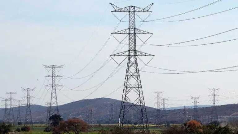 Con subsidio eléctrico de 100 mdp y paneles solares va 4T contra temporada de calor