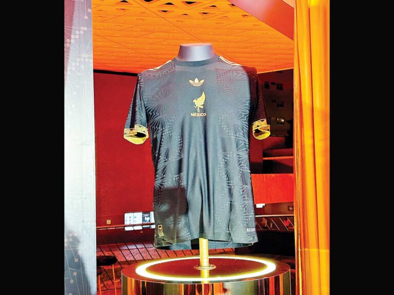 Playera del Tri, inspirada en el cine mexicano Playera del Tri, inspirada en el cine mexicano