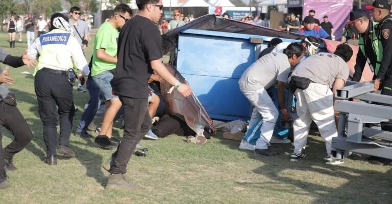 Mueren dos personas tras colapso de estructura en Festival AXE Ceremonia 2025 en Parque Bicentenario