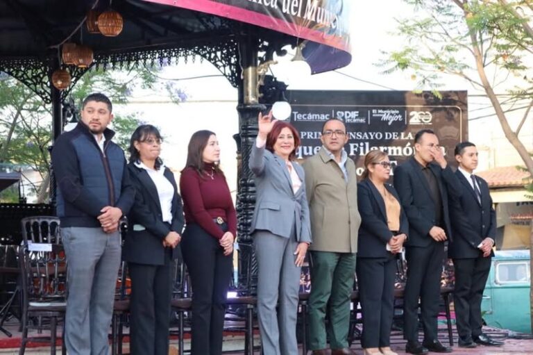 Ensaya Orquesta Filarmónica de Tecámac en kiosco público