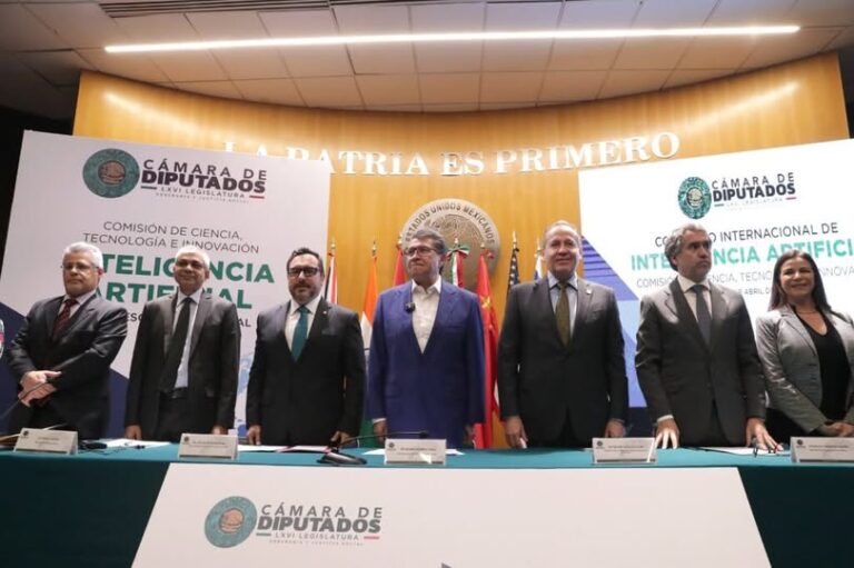 Ricardo Monreal planteó la necesidad de una regulación adecuada de la Inteligencia Artificial