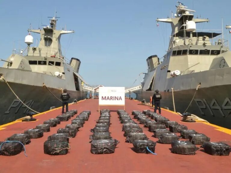 Marina asegura 4.2 toneladas de cocaína en Guerrero Marina asegura 4.2 toneladas de cocaína en Guerrero