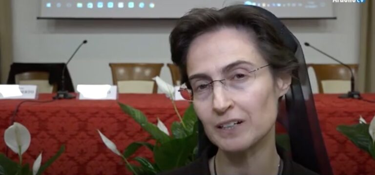 Raffaella Petrini, la religiosa de alto poder; mano firme en la santa sede