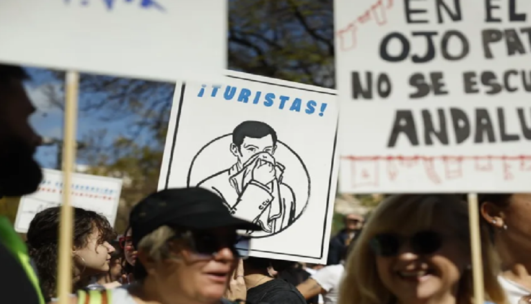 Miles de personas se manifiestan en España contra la carestía y la escasez de vivienda