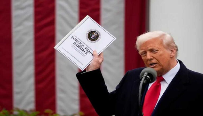 Trump impone un arancel global del 10 %, todavía mayor para Asia y la Unión Europea