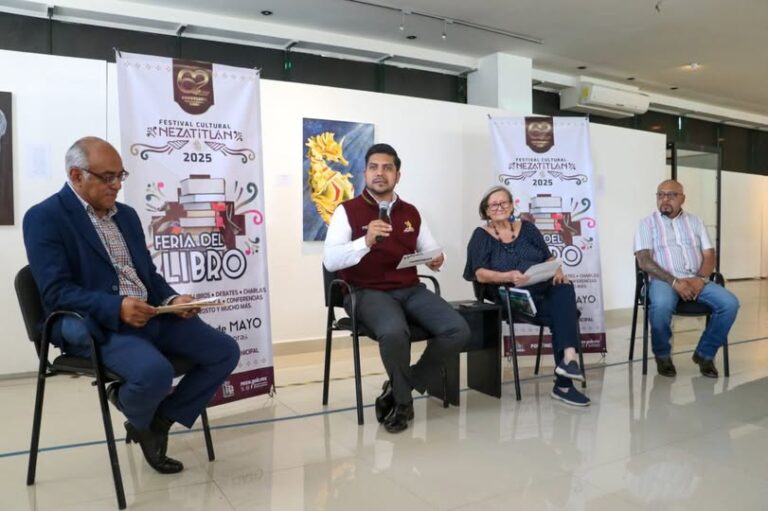 No se trata sólo de tener libros, sino de conectarnos con ellos: Adolfo Cerqueda Rebollo