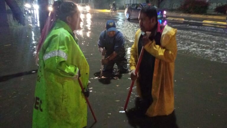 Lluvia sorprende a Ecatepec, SAPASE activa Código de Rescate y evita inundaciones grave
