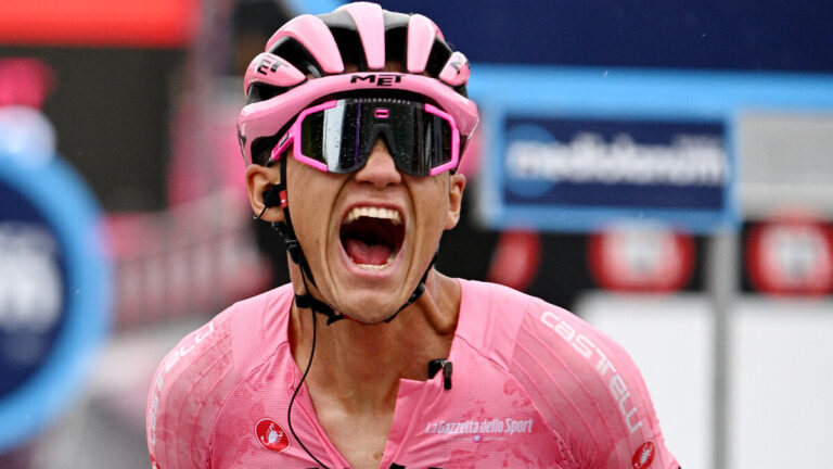 Isaac del Toro celebra con su mamá el triunfo histórico en el Giro de Italia 2025: Emotivo video