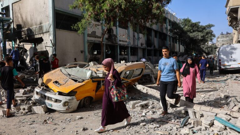 Reportan más de 50 muertos en Gaza tras bombardeos de Israel a escuela y otras zonas