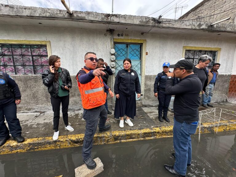 Nuestra prioridad es la gente, por eso estamos aquí, atendiendo de inmediato: Lourdes Paz Reyes tras inundaciones en Iztacalco