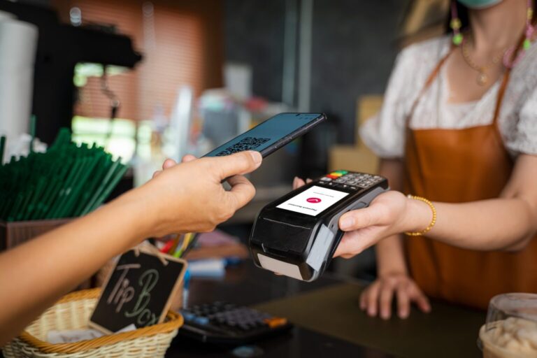 México proyecta $184.2 mil millones en e-commerce por retail para 2027 de acuerdo con datos de Nuvei.