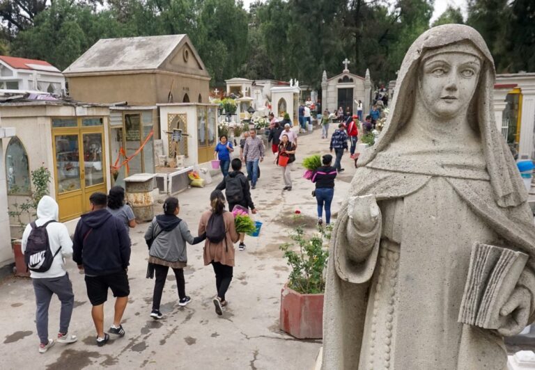 Iztapalapa refuerza seguridad en panteones por el 10 de mayo