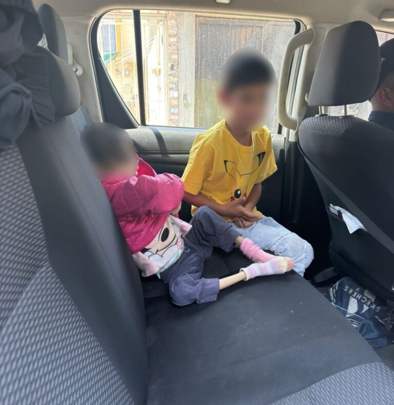 Rescatan a dos menores en condiciones deplorables en Ecatepec