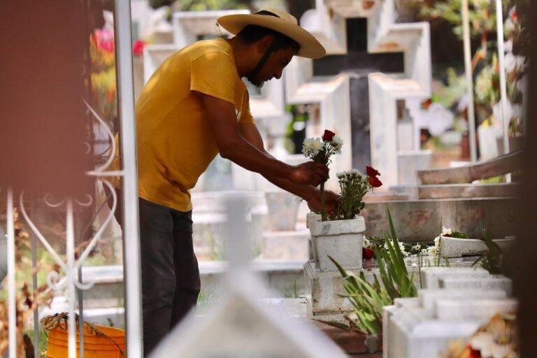 Refuerza Álvaro Obregón operativo en panteones por Día de las Madres