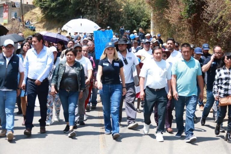 “La entrega de cemento ayudará a muchas familias a vivir en un entorno más seguro”: Romina Contreras
