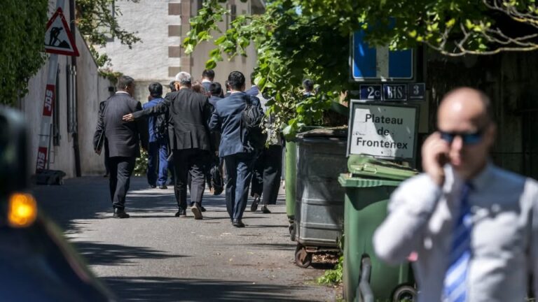 Funcionarios de EE. UU. y China negocian en Suiza; buscan bajar la tensión a la guerra comercial