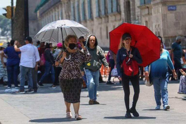 Se esperan lluvias intensas y calor extremo por onda tropical y canales de baja presión