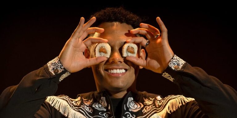 Chelo Ramírez asombra a México con su nuevo sencillo “sushito”, un adelanto de su próximo álbum “desamor en la despensa”