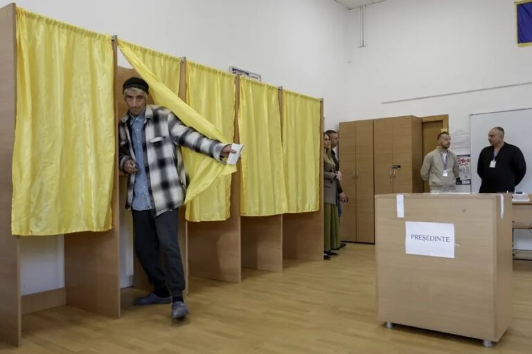 La repetición de las elecciones presidenciales de Rumanía transcurre sin incidentes
