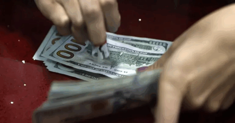 Banxico recorta expectativa de crecimiento económico en 2025 y 2026