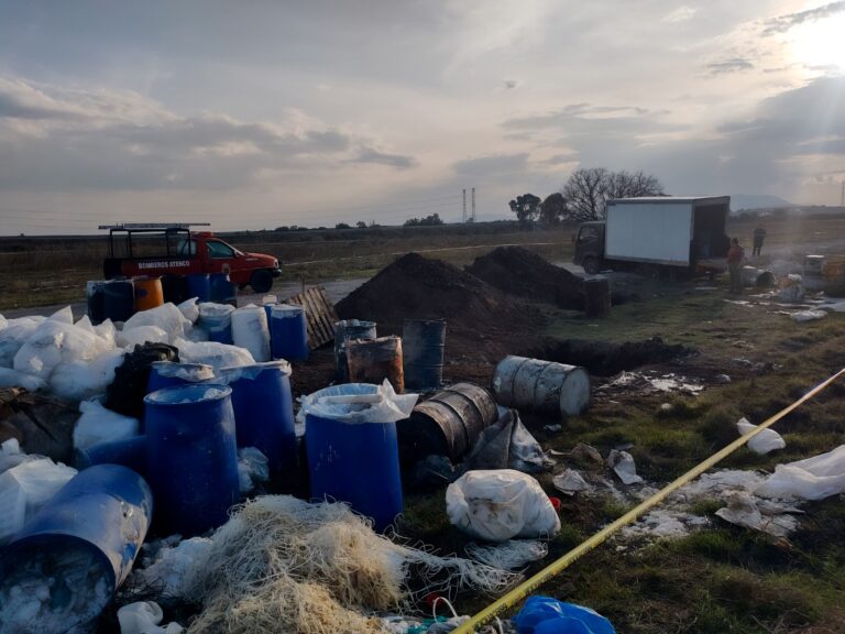Tres personas son vinculadas a proceso por tirar residuos peligrosos en el Lago de Texcoco