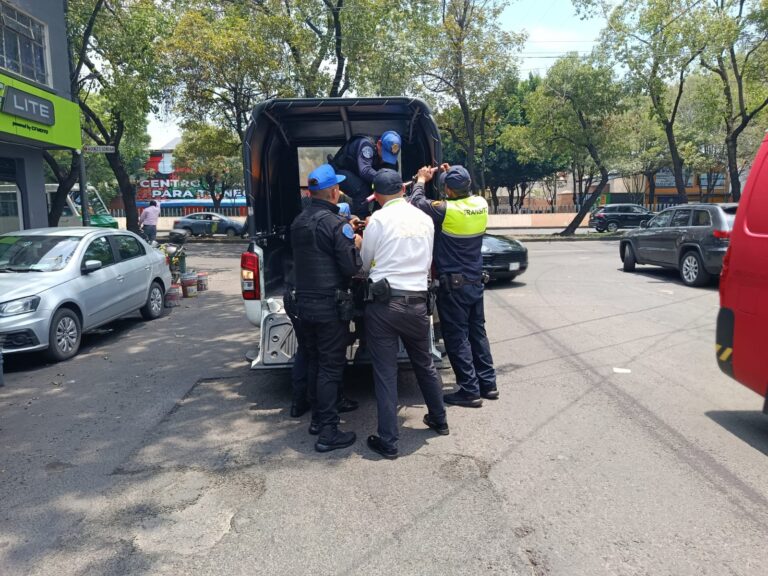 Operativo en Santa Lucía, Azcapotzalco: infraccionan a motociclistas por circular en banquetas