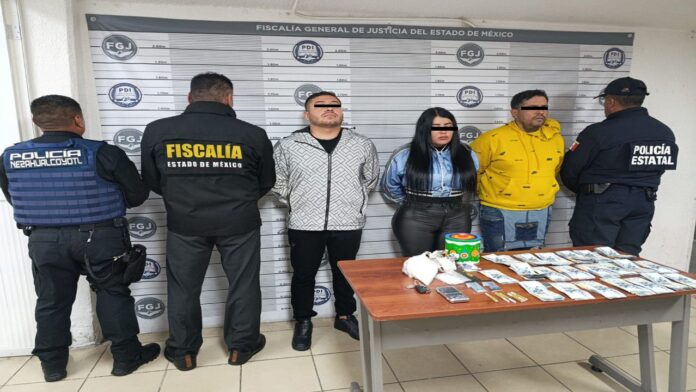 Catean domicilio en Bosques de Aragón; aseguran cocaína, efectivo y detienen a tres presuntos narcomenudistas en Nezahualcóyotl