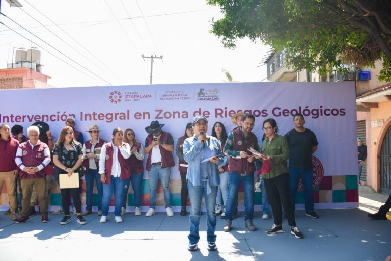 Esta calle está hecha para durar al menos 10 años, pese a las grietas del subsuelo: Aleida Alavez Ruiz