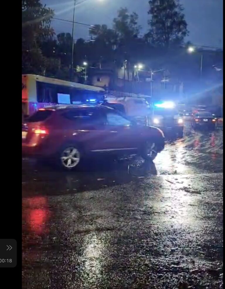Dispositivo de emergencia permite reabrir Calzada Jalalpa tras desbordamiento de la Presa Río Becerra
