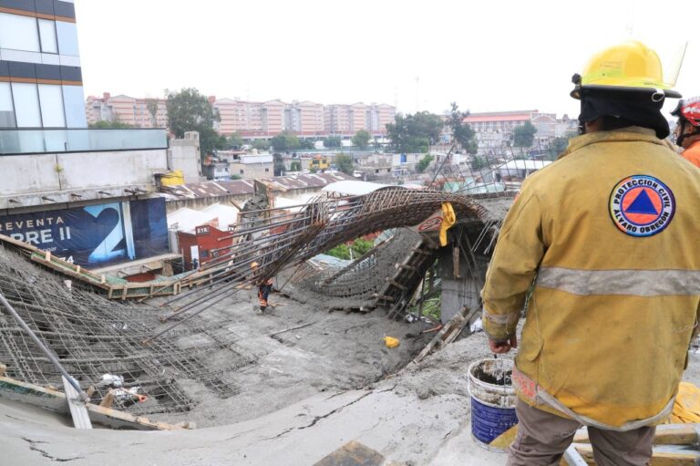 Colapsa losa en obra de San Pedro de los Pinos; tres trabajadores resultan heridos