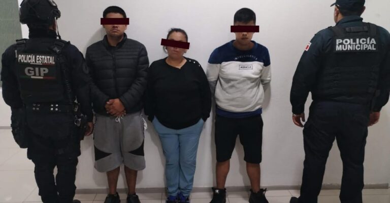 Detienen en Naucalpan a tres presuntos integrantes de banda dedicada al robo de vehículos y motocicletas