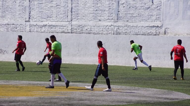 Leyendas del América y Chivas se enfrentan en Nezahualcóyotl para inspirar a nuevas generaciones