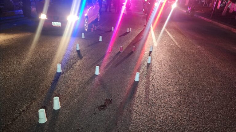 Ejecutan a cuatro personas al interior de un vehículo; una mujer sobrevive al ataque armado