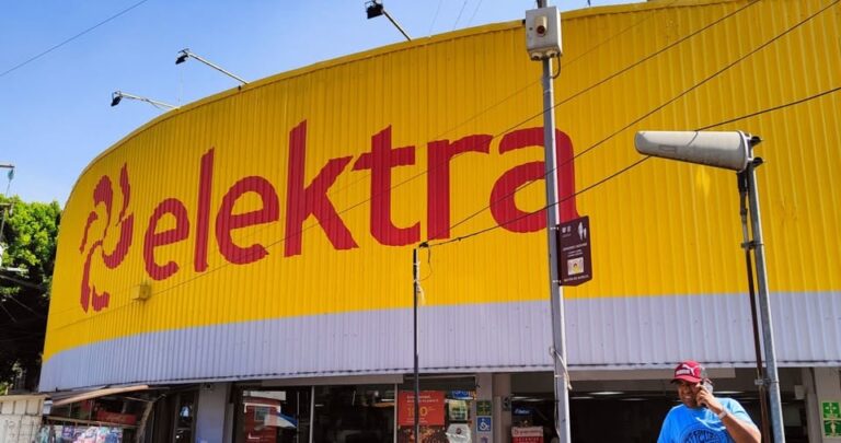 Ordenan a Elektra pagar 2 mil millones de pesos al SAT… y Salinas Pliego condena fallo