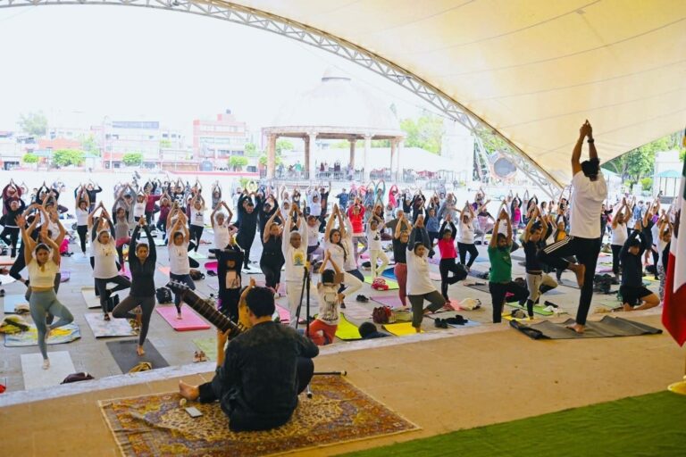 Tlalnepantla impulsa salud y bienestar con Carrera Nacional y Clase Masiva de Yoga