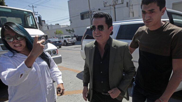 ¿Por qué le congelaron 5.8 mdp a Los Alegres del Barranco?