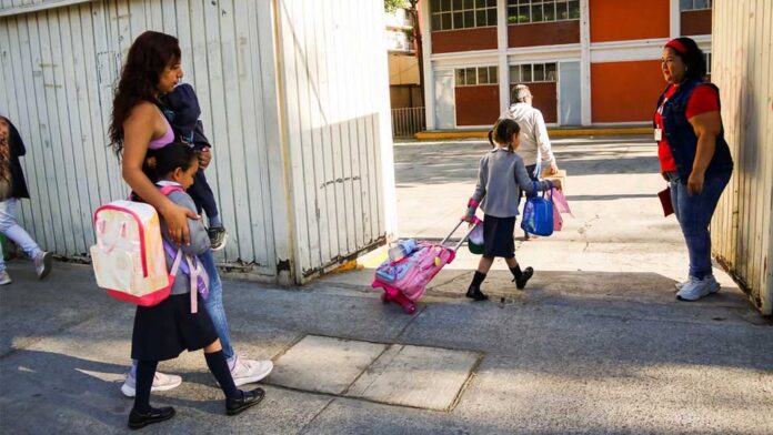 Calendario SEP da la sorpresa y alarga dos periodos vacacionales