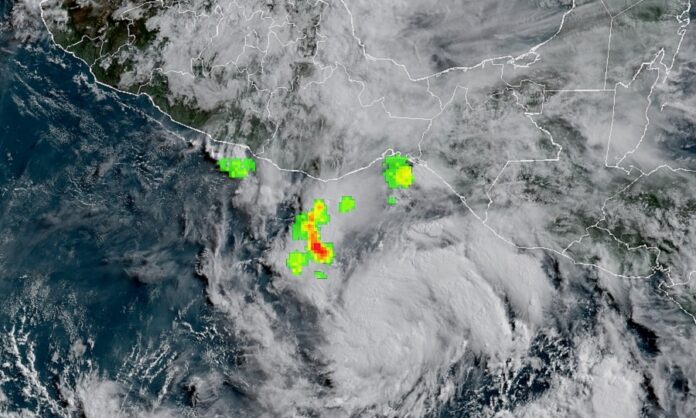 #TormentaTropical #Erick agarra fuerza y chocará como #Huracán categoría 2 en México https://reflexion24informativo.com.mx/tormenta-tropical-erick-agarra-fuerza-y-chocara-como-huracan-categoria-2-en-mexico/ #Lluvias #PuertoChiapas #Chiapas