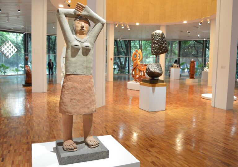 “La escultura siempre irrumpe el espacio”: MAM abre exposición Derivas de la forma escultórica: irrupción y densidad