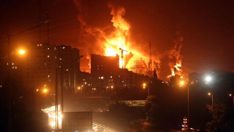 Acepta Trump posible intervención de EU en conflicto entre Irán e Israel