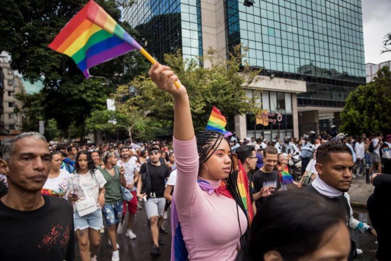 CDMX dedica la Marcha del Orgullo LGBTIQ+ 2025 a mujeres trans y migrantes en EE.UU.