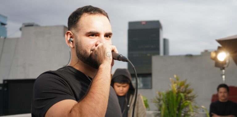 Con un concierto en silencio, Taylor Díaz protagoniza una experiencia inmersiva en la playhaus bytotalplay