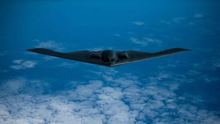 Estados Unidos traslada bombarderos B-2 a base del Pacífico, según Reuters