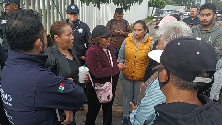 Anegaciones por aguas negras paralizan avenida Nacional en Ecatepec