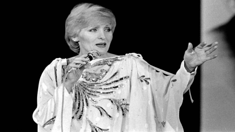 Muere Nicole Croisille famosa cantante y actriz a los 88 años