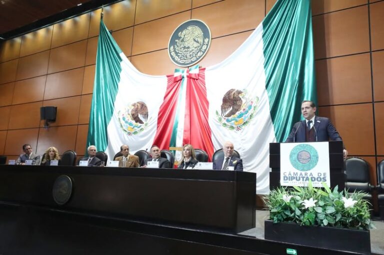 Celebran en la Cámara de Diputados el Día del Abogado y entregan reconocimientos a licenciados en Derecho