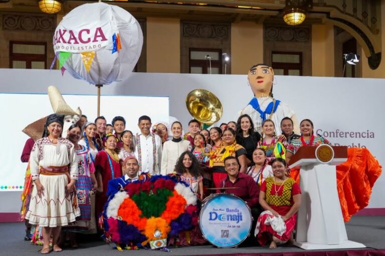 🎉 ¡Que viva Oaxaca! Guelaguetza 2025 llega a la mañanera con danza, cultura y solidaridad